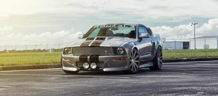 Silver Ford Mustang wallpaper 720x320