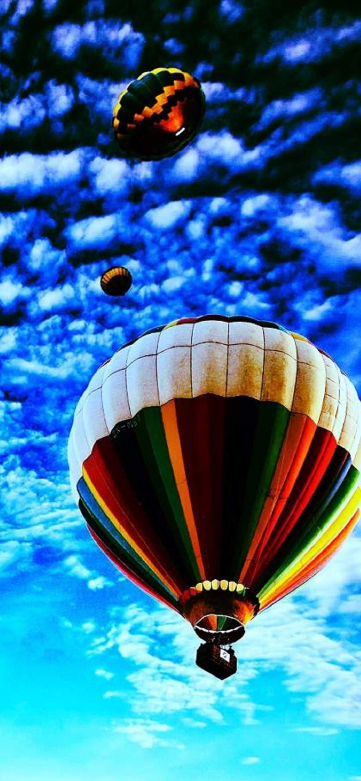 Das Balloons In Sky Wallpaper 1170x2532