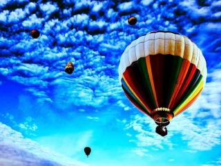Das Balloons In Sky Wallpaper 320x240