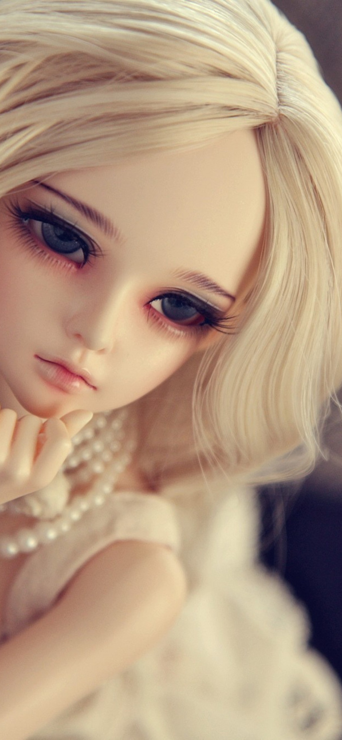 Sfondi Gorgeous Blonde Doll 1170x2532