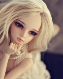 Fondo de pantalla Gorgeous Blonde Doll 128x160