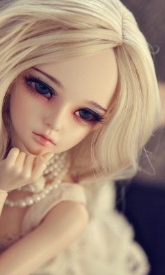Sfondi Gorgeous Blonde Doll 240x400