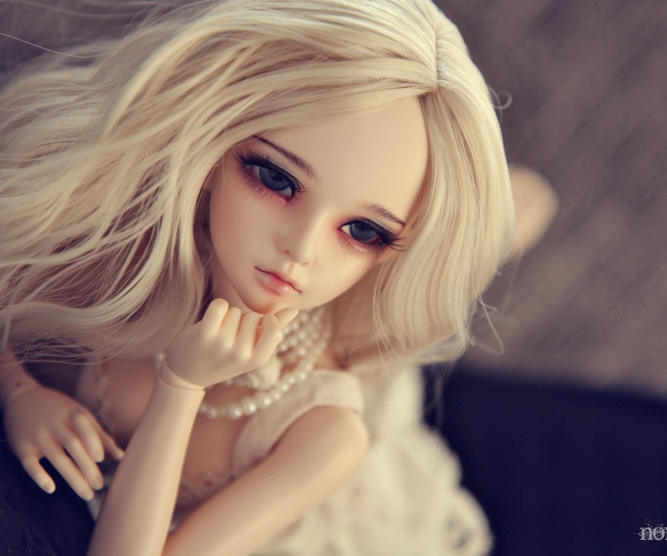 Обои Gorgeous Blonde Doll 960x800