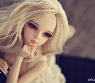 Gorgeous Blonde Doll sfondi gratuiti per Nokia 6100