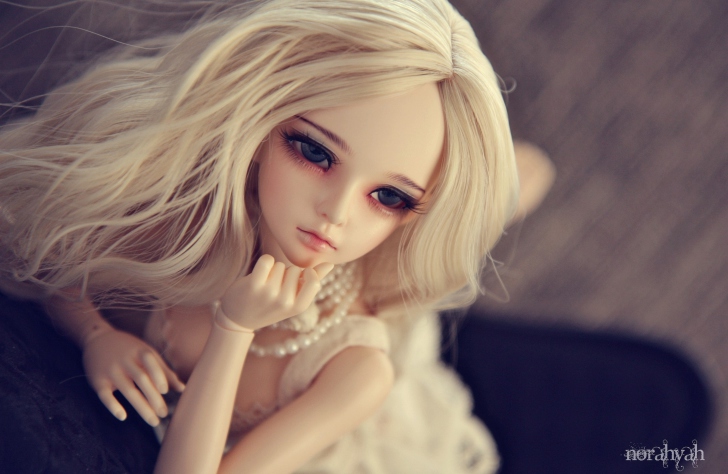 Gorgeous Blonde Doll screenshot #1
