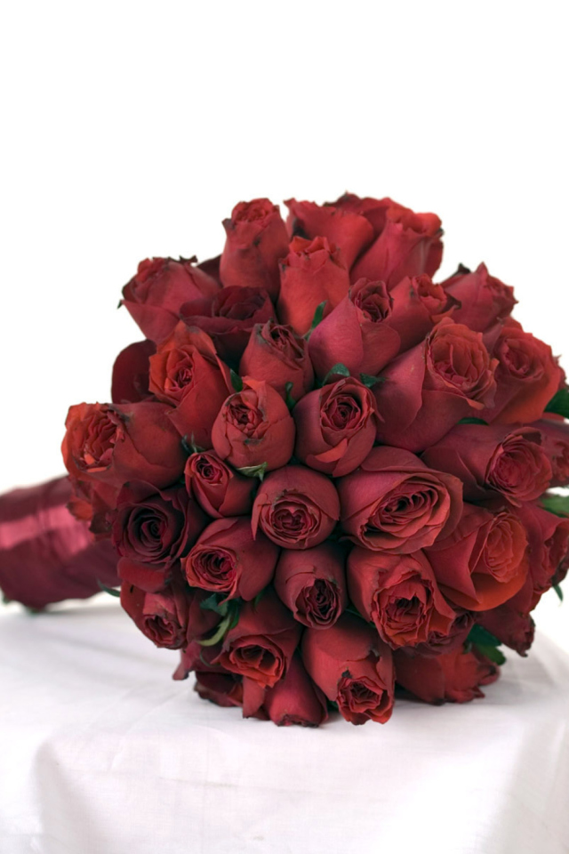 Fondo de pantalla Red Rose Wedding Bouquet 640x960