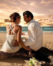 Couple On The Beach wallpaper 176x220