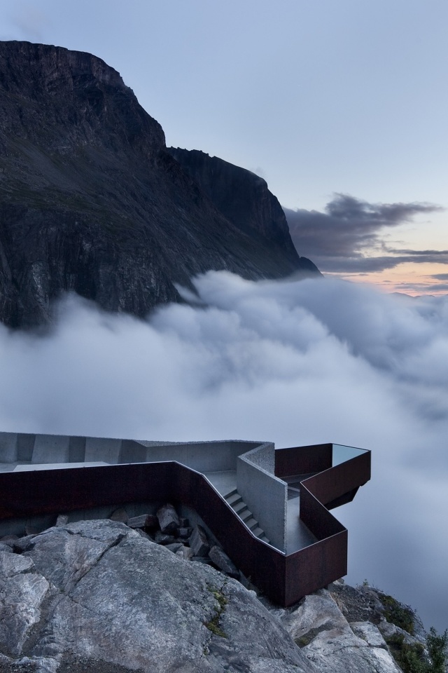 Fondo de pantalla Trollstigen Norwegian Mountain 640x960