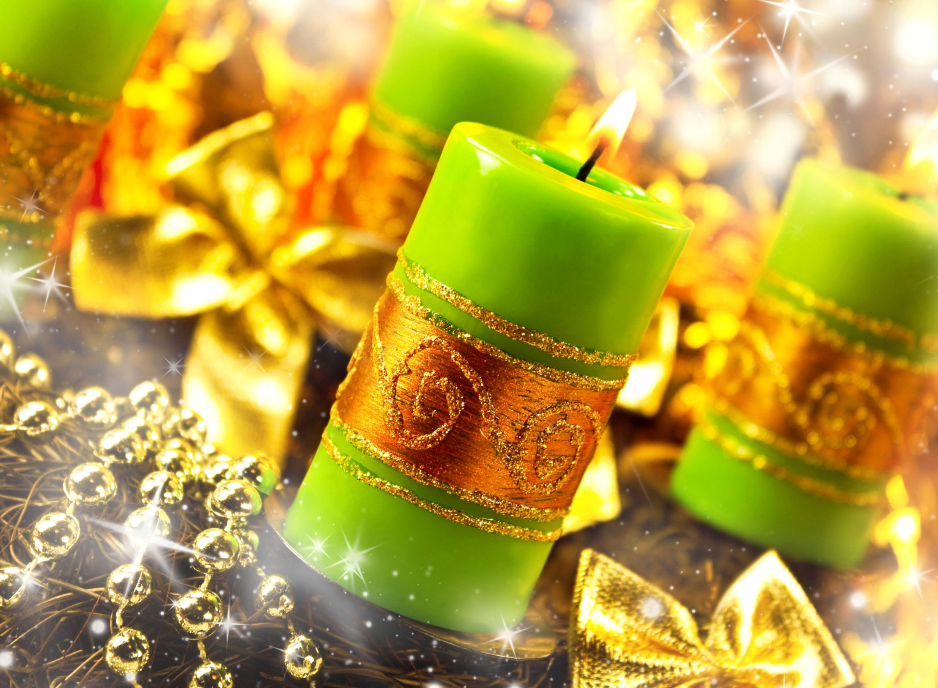 Christmas Candles & Accessories wallpaper 1920x1408