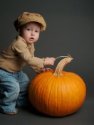 Fondo de pantalla Cute Baby With Pumpkin 132x176