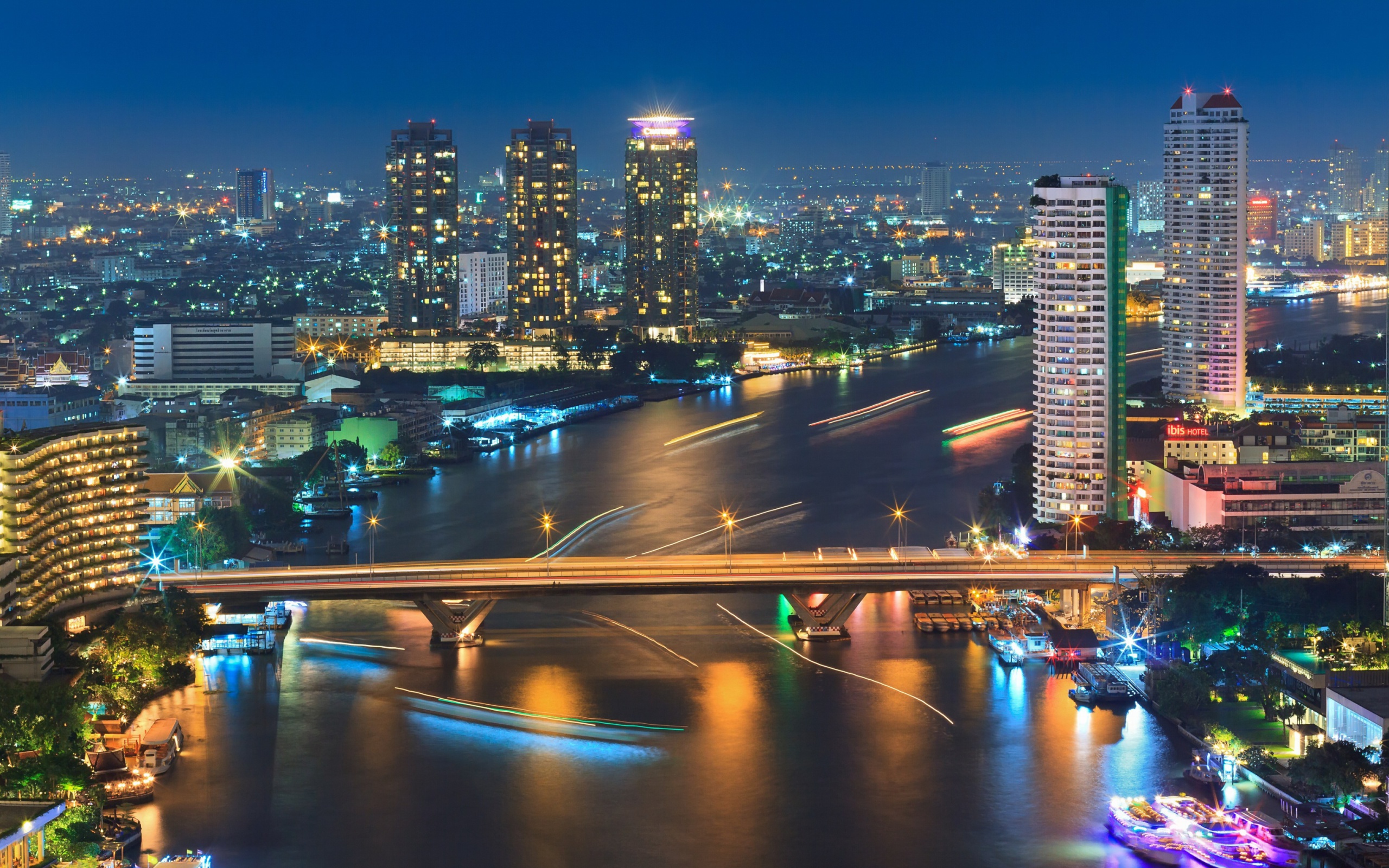 Fondo de pantalla Bangkok and Chao Phraya River 2560x1600