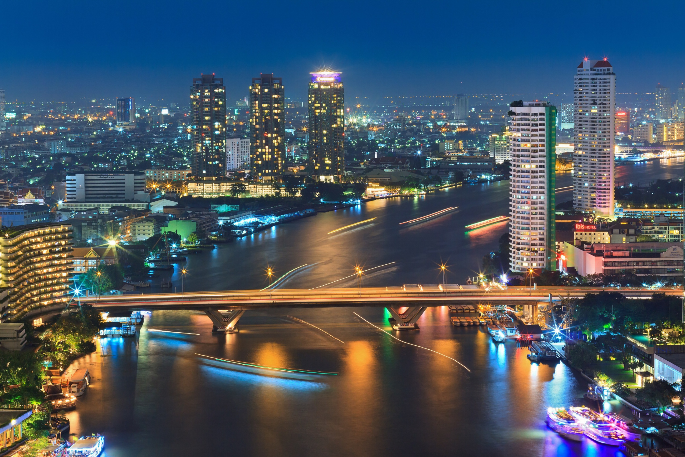 Fondo de pantalla Bangkok and Chao Phraya River 2880x1920