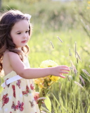 Little Girl In Field screenshot #1 128x160