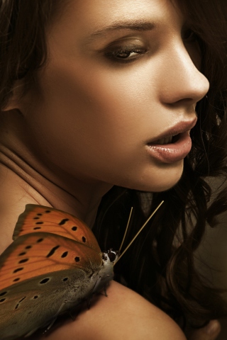 Das Butterfly Girl Wallpaper 320x480