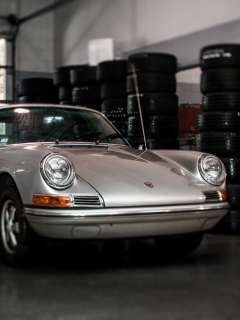 Fondo de pantalla Retro Porsche 240x320