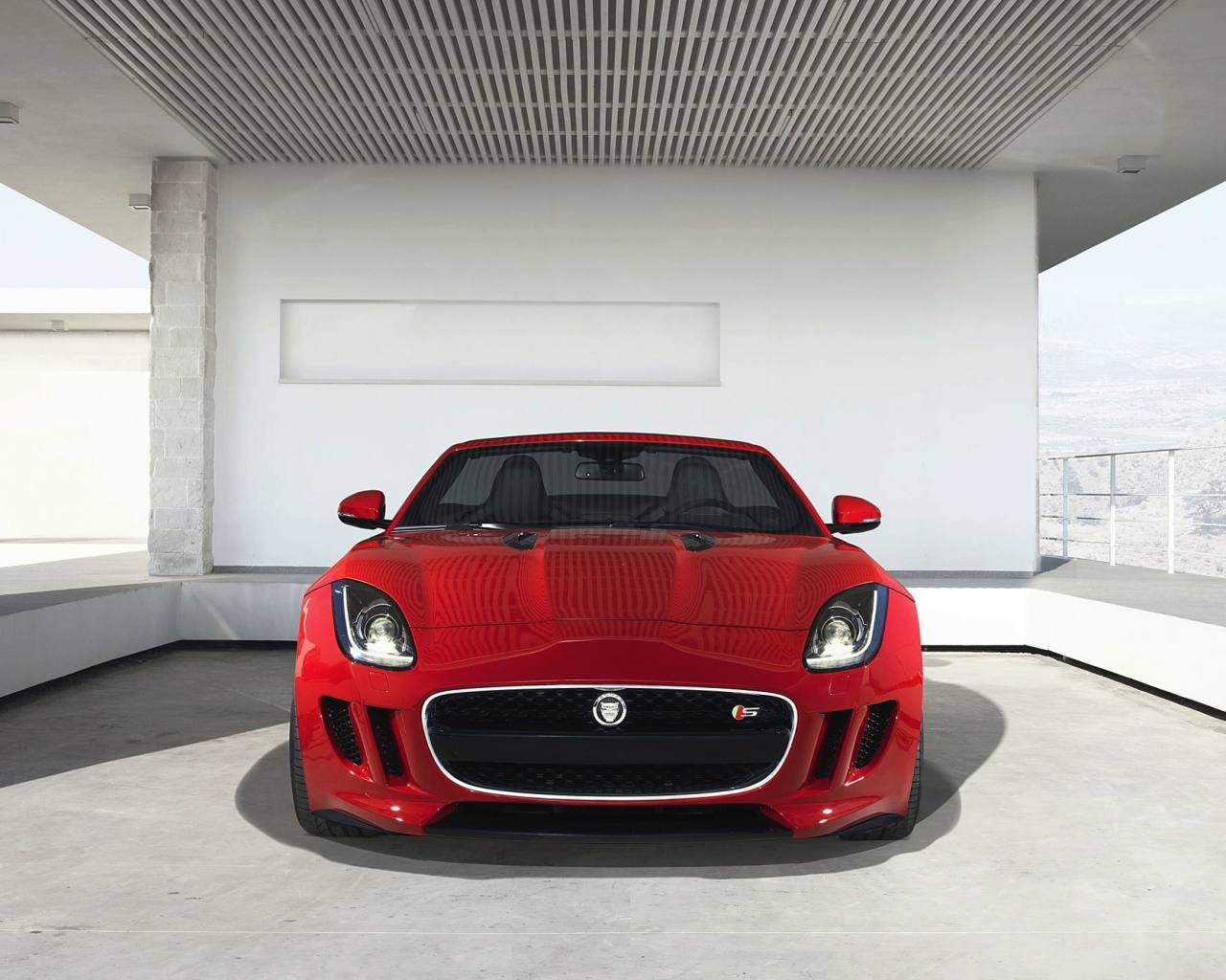 Das Jaguar F Type in Parking Wallpaper 1280x1024