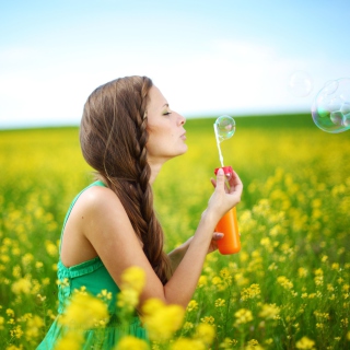 Girl And Bubbles - Fondos de pantalla gratis para 2048x2048