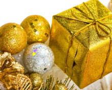 Golden New Year Gift wallpaper 220x176