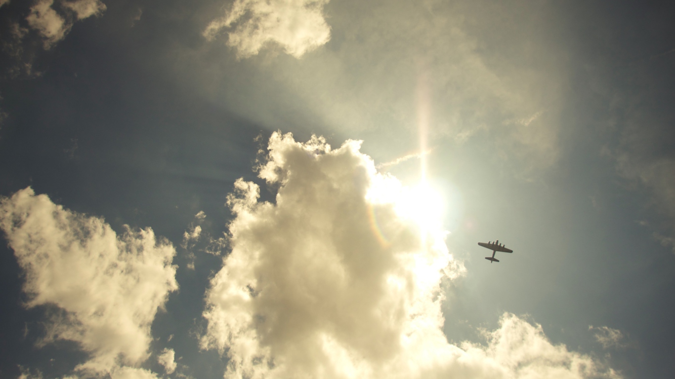 Sfondi Airplane High In Sky 1366x768