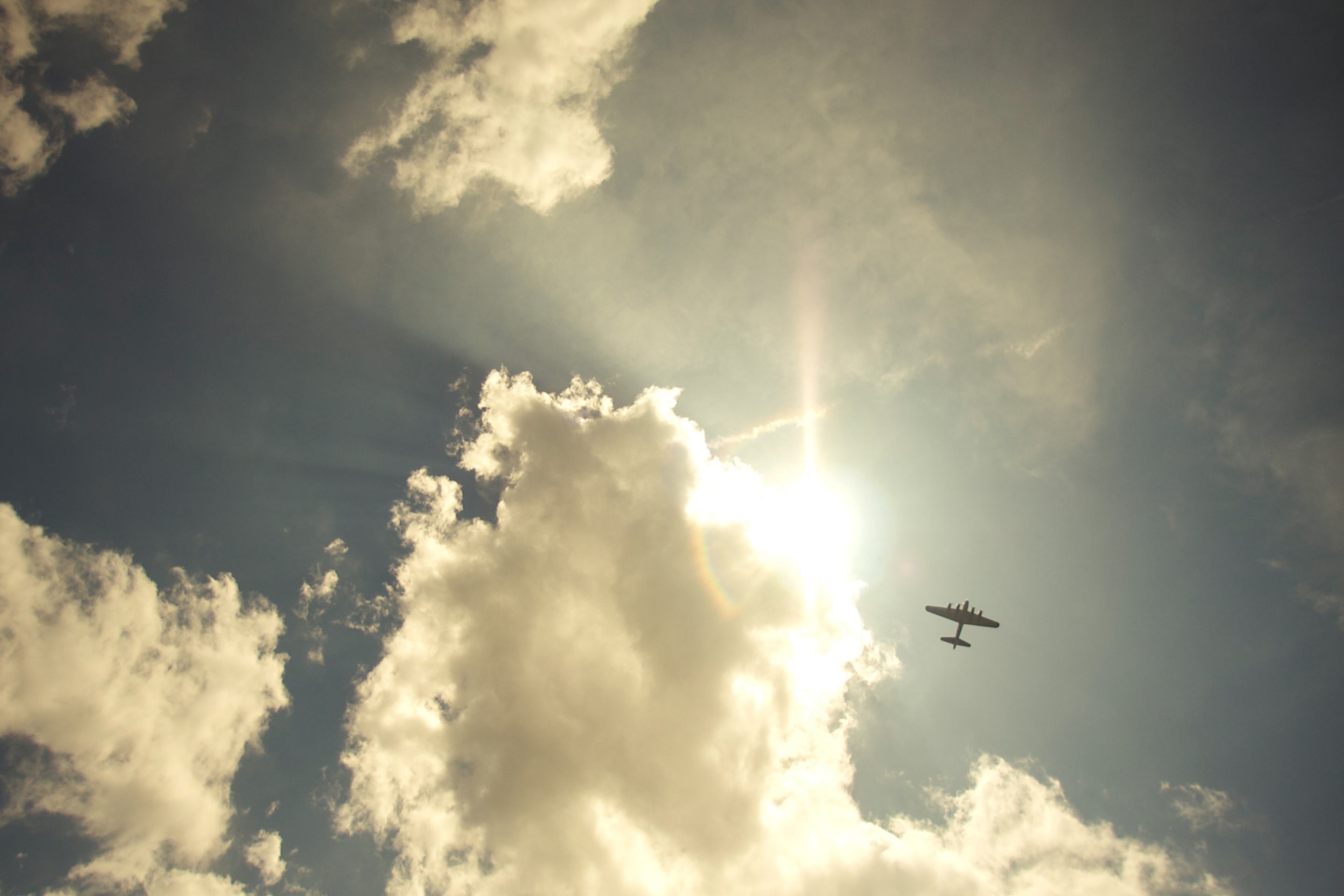 Airplane High In Sky wallpaper 2880x1920