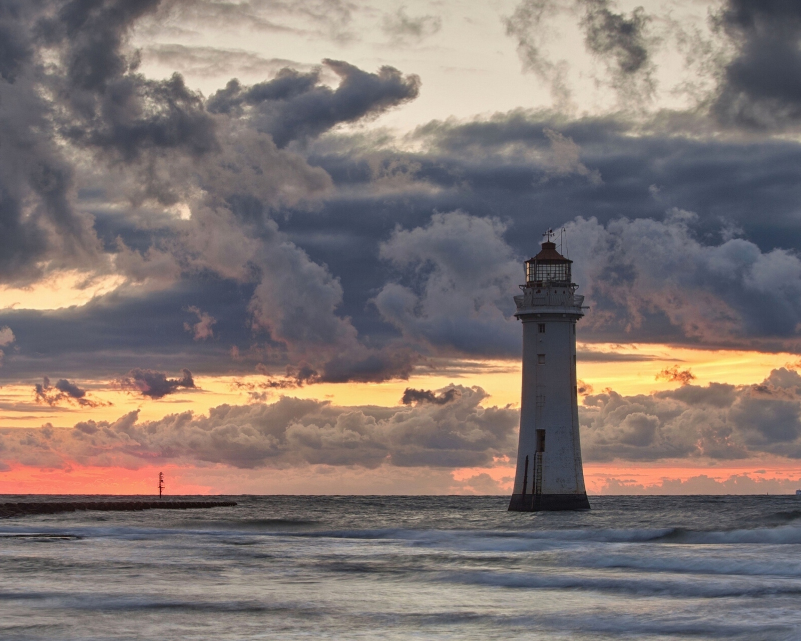 Massive Clouds Above Lighthouse wallpaper 1600x1280