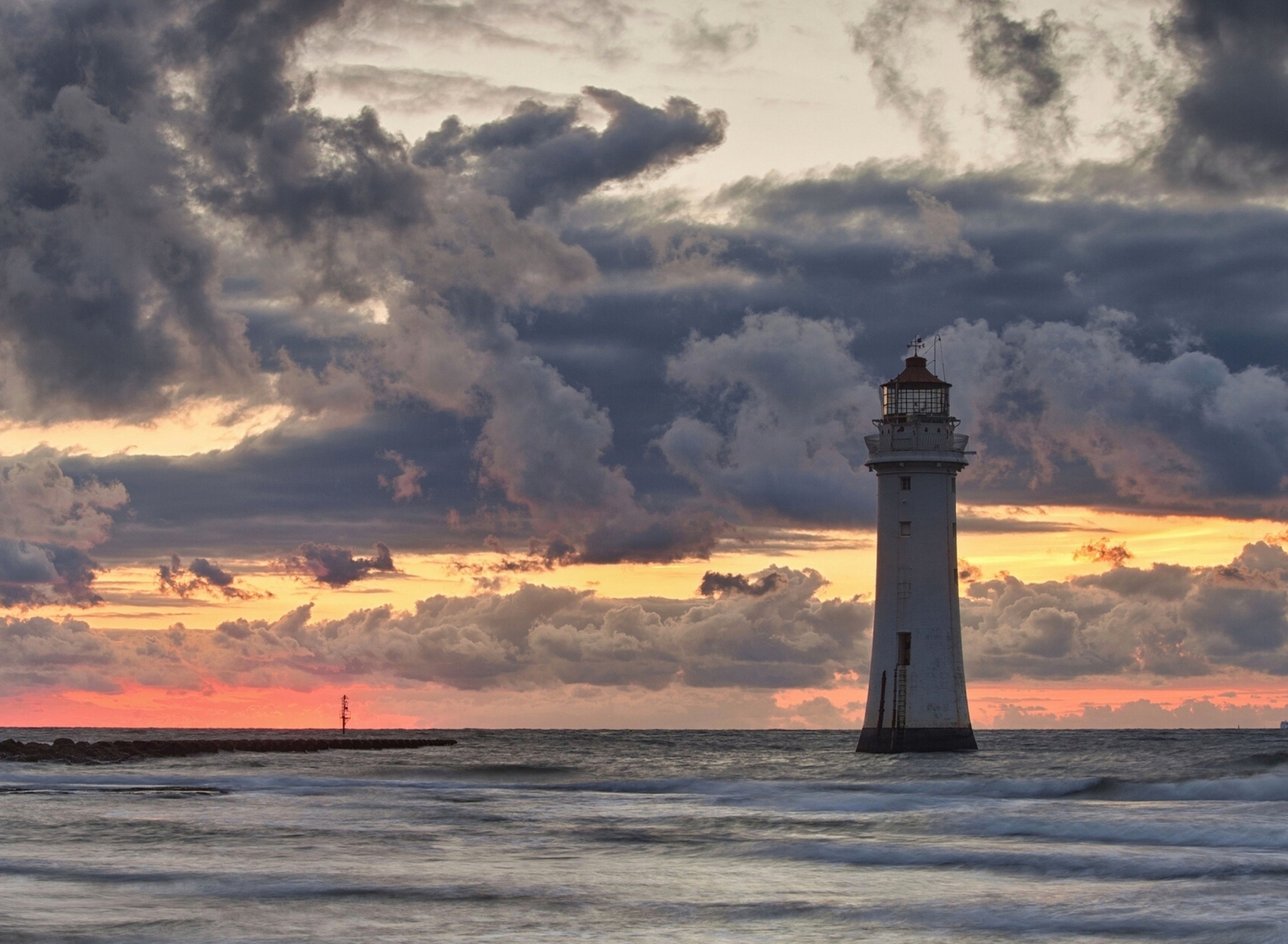 Sfondi Massive Clouds Above Lighthouse 1920x1408