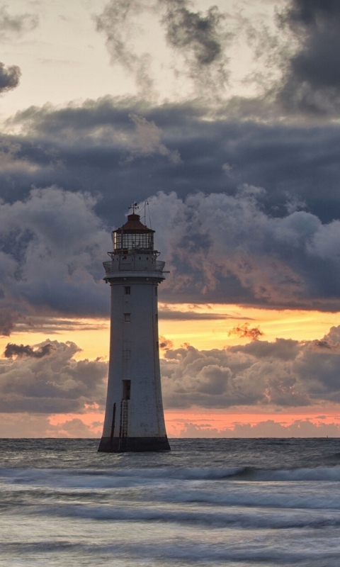 Das Massive Clouds Above Lighthouse Wallpaper 480x800