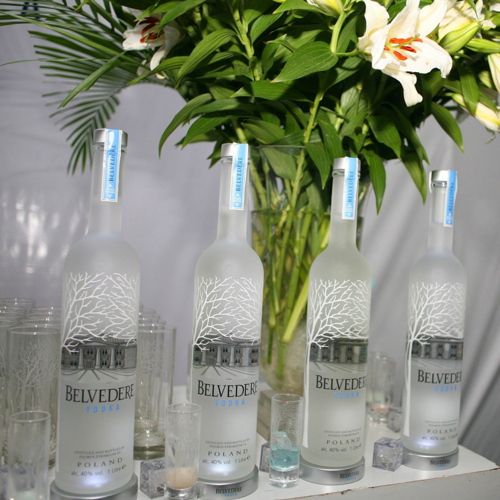 Das Vodka Belvedere Wallpaper 1024x1024