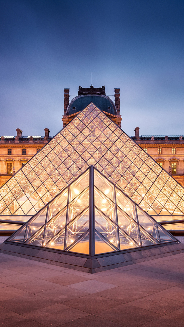 Paris Louvre Museum wallpaper 640x1136