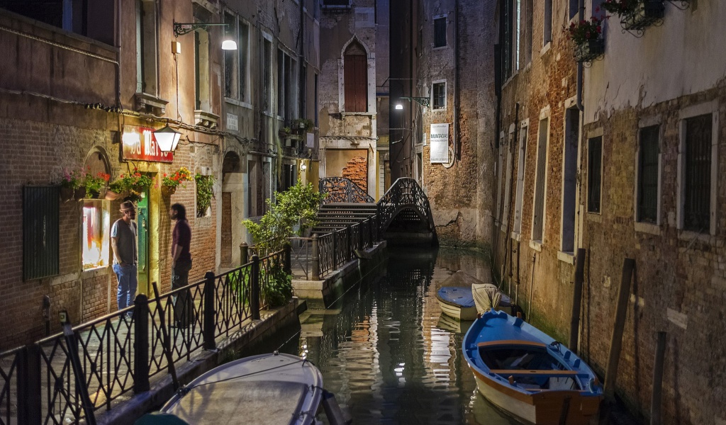 Night Venice Canals wallpaper 1024x600
