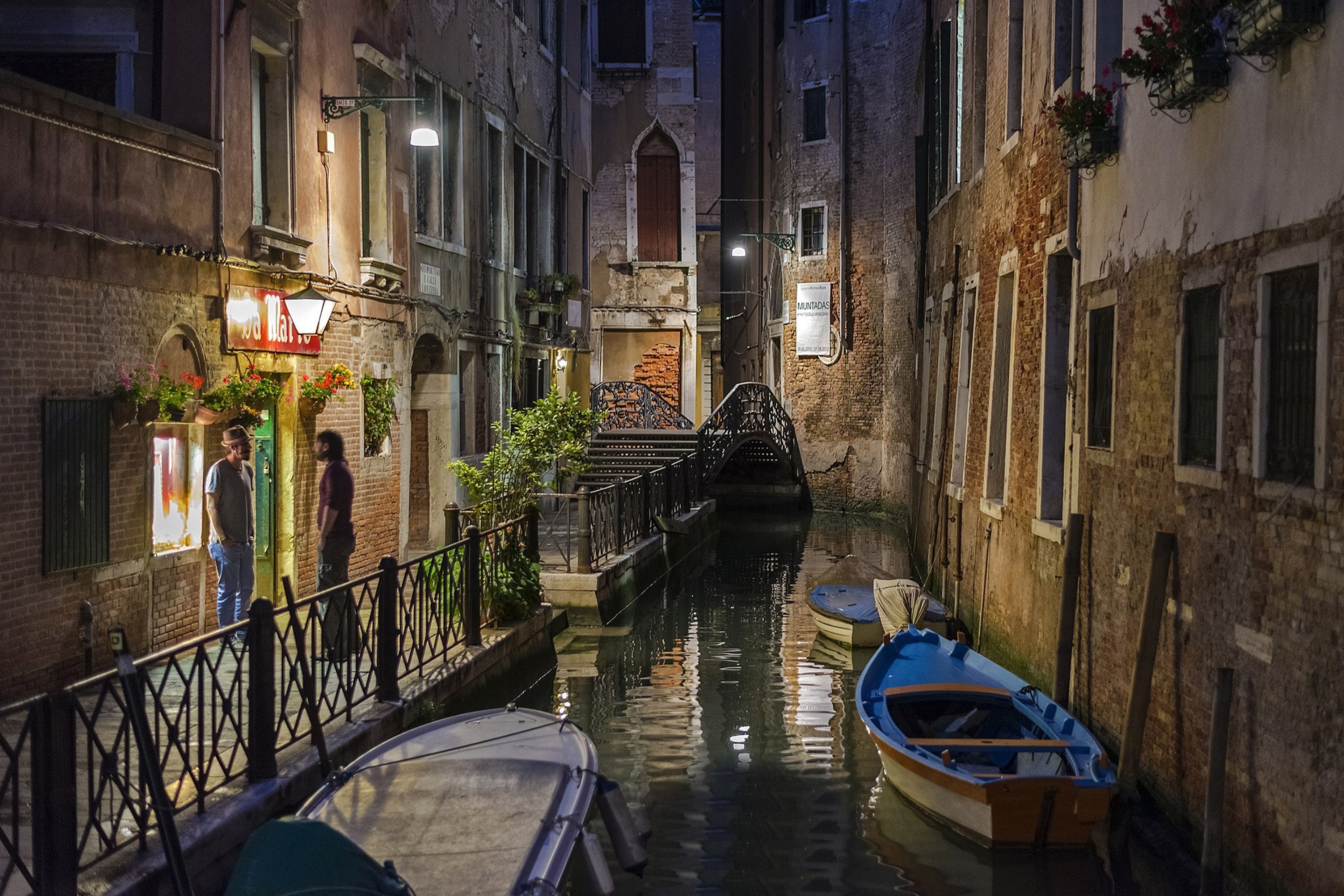 Fondo de pantalla Night Venice Canals 2880x1920