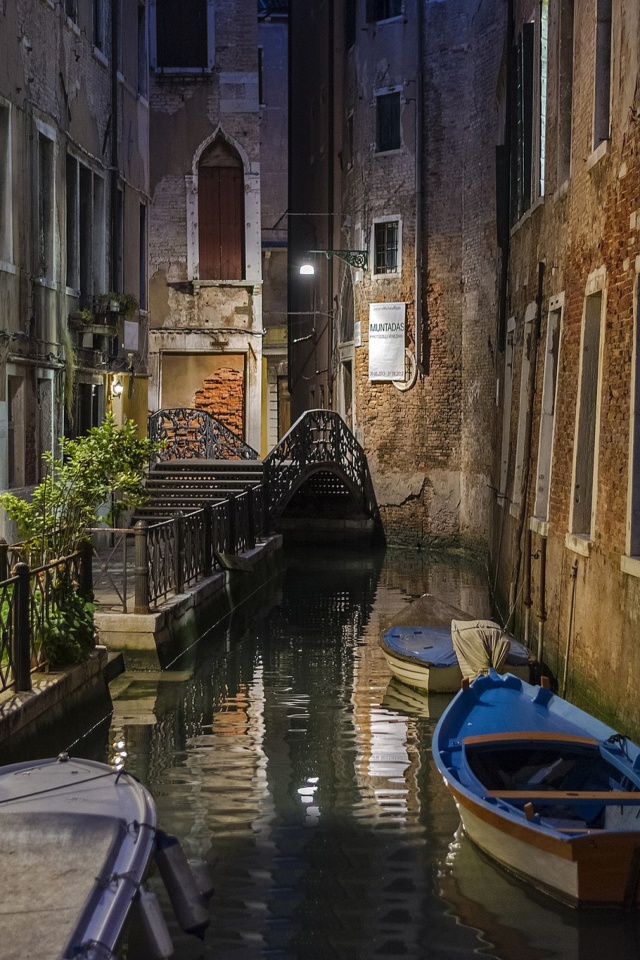 Sfondi Night Venice Canals 640x960