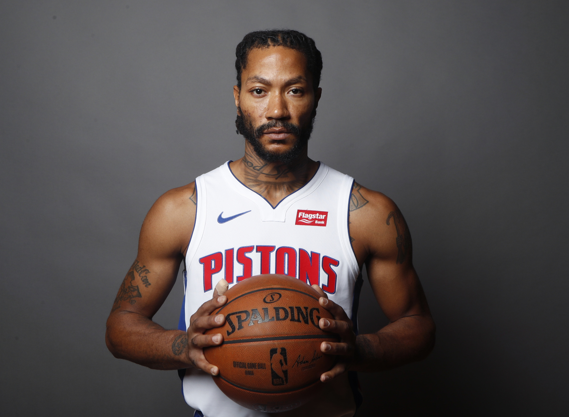 Обои Derrick Rose in Detroit Pistons 1920x1408