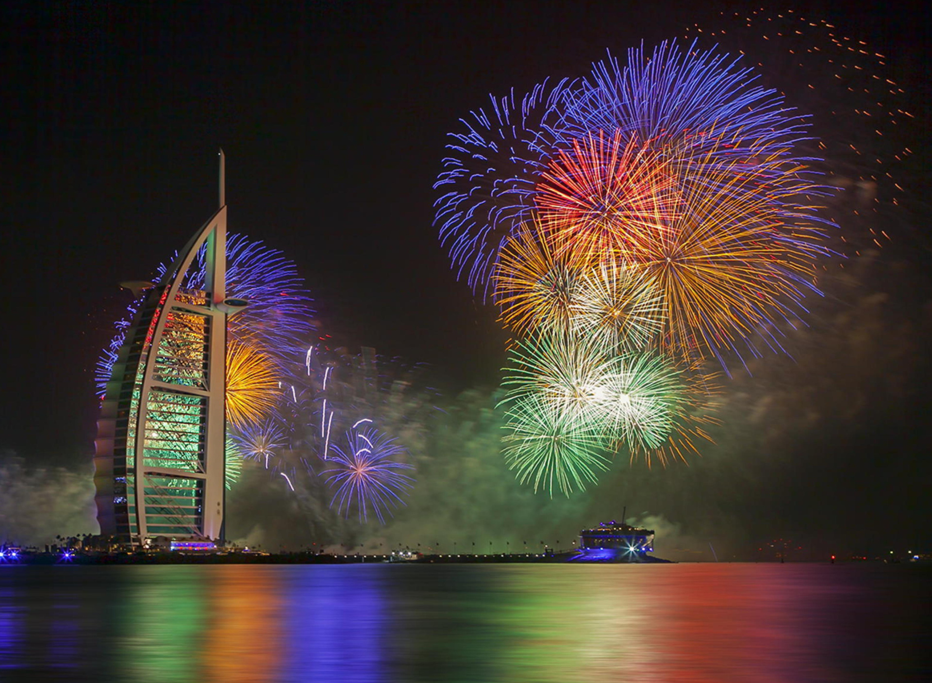 Das Dubai Fireworks Wallpaper 1920x1408