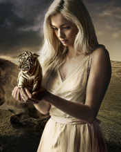 Girl With Tiger wallpaper 176x220