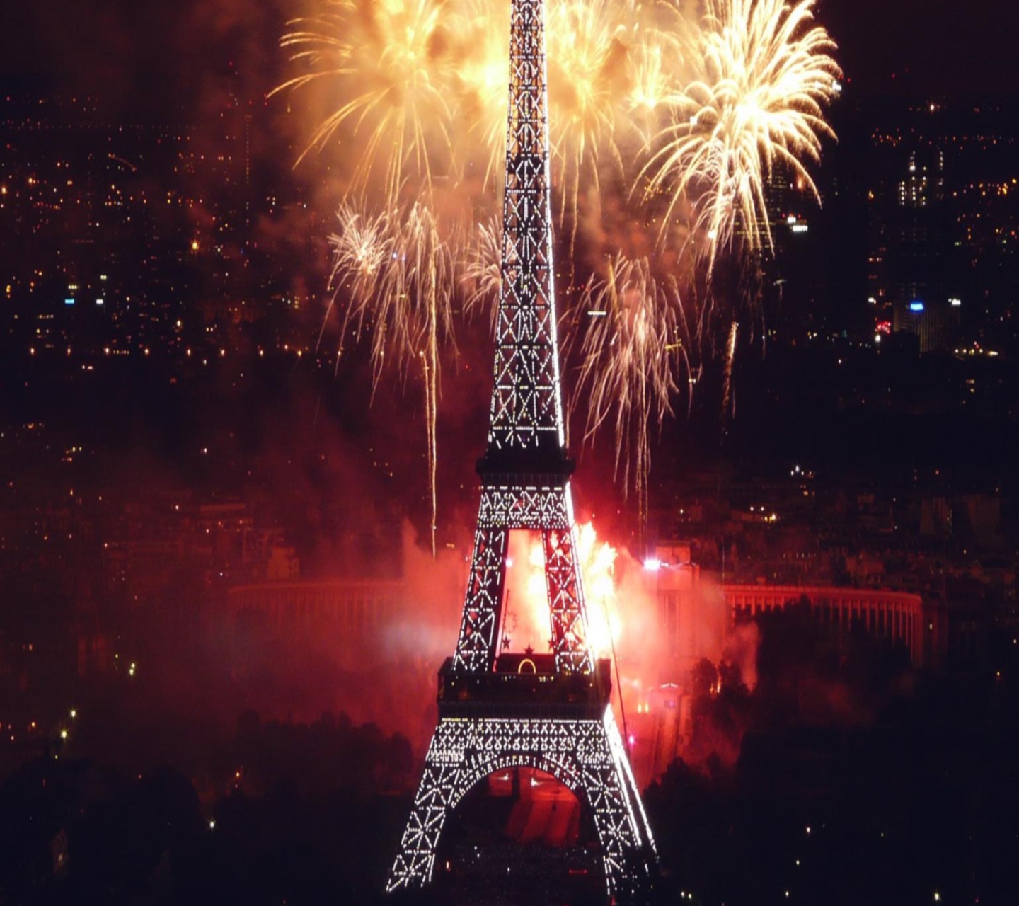 Обои Fireworks At Eiffel Tower 1440x1280