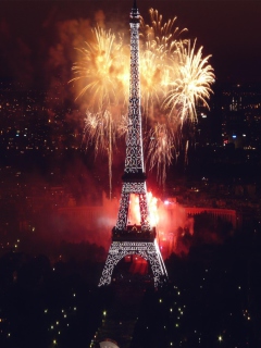 Das Fireworks At Eiffel Tower Wallpaper 240x320