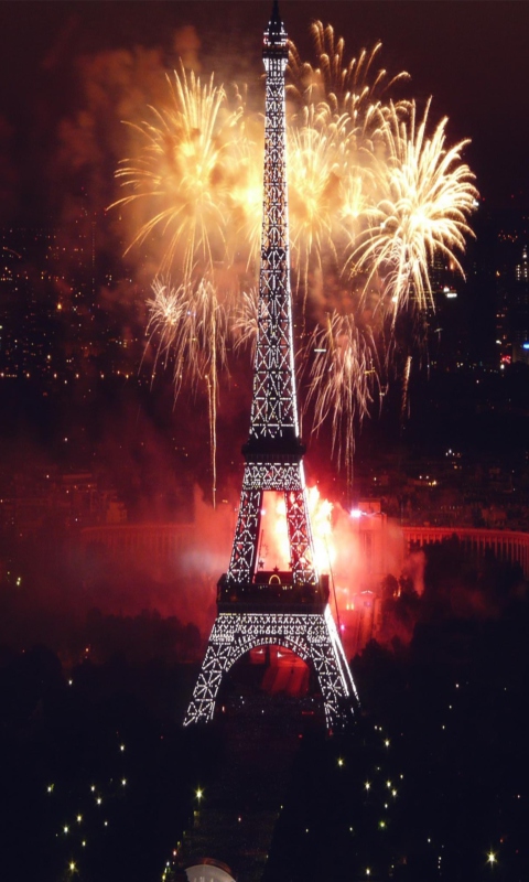 Обои Fireworks At Eiffel Tower 480x800