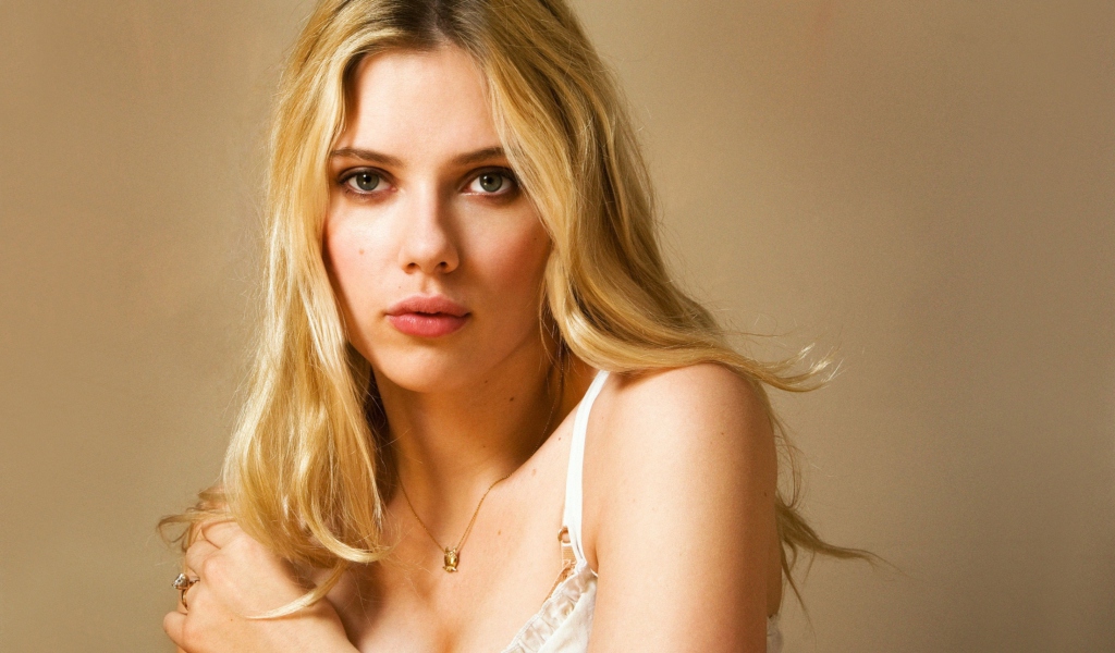Fondo de pantalla Beautiful Scarlett Johansson 1024x600