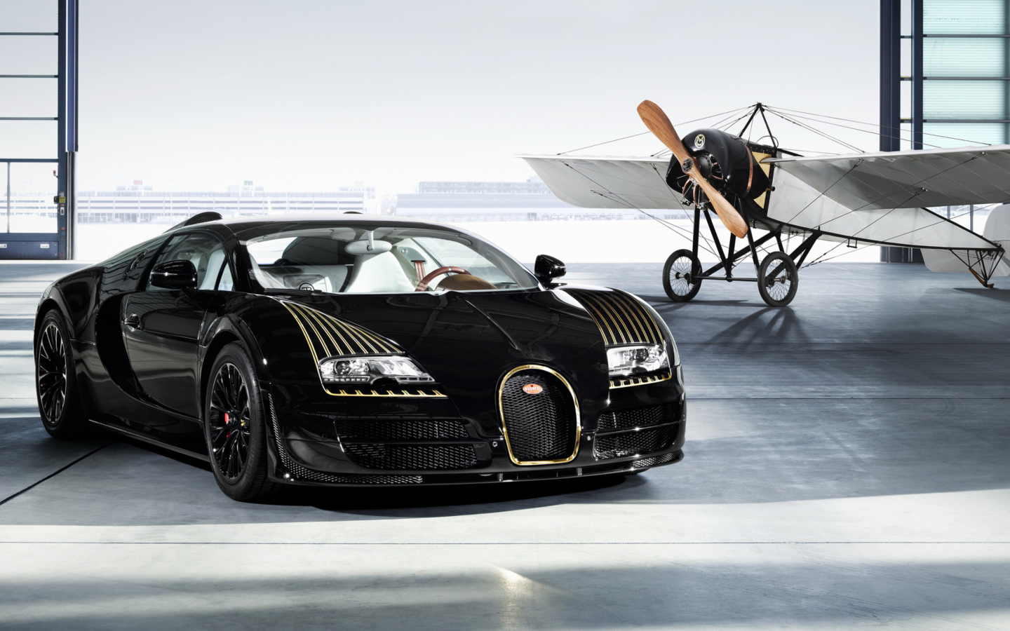 Fondo de pantalla Bugatti And Airplane 1440x900