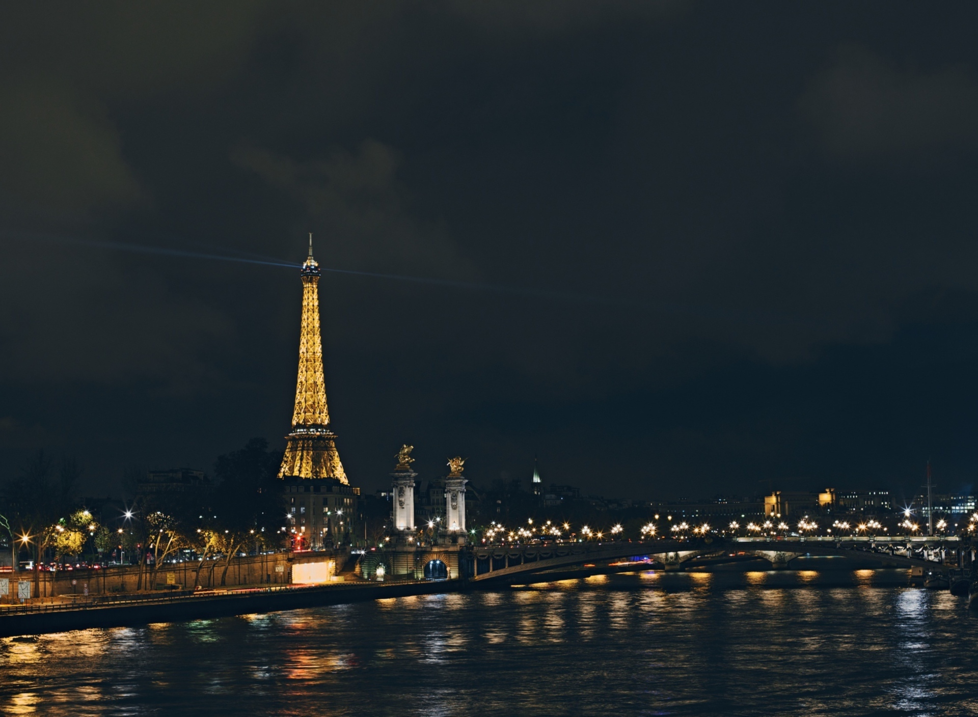 Sfondi Eiffel Tower In Paris France 1920x1408