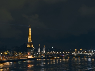 Das Eiffel Tower In Paris France Wallpaper 320x240