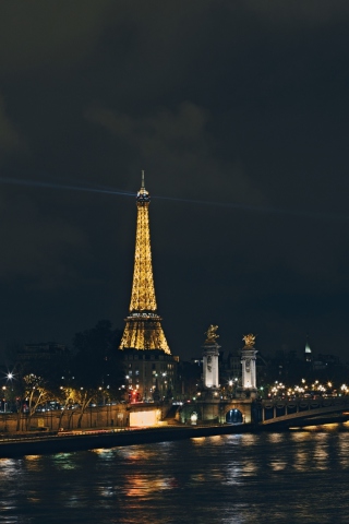 Das Eiffel Tower In Paris France Wallpaper 320x480