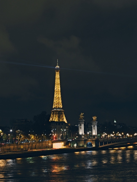 Das Eiffel Tower In Paris France Wallpaper 480x640