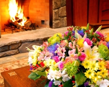 Fondo de pantalla Bouquet Near Fireplace 220x176