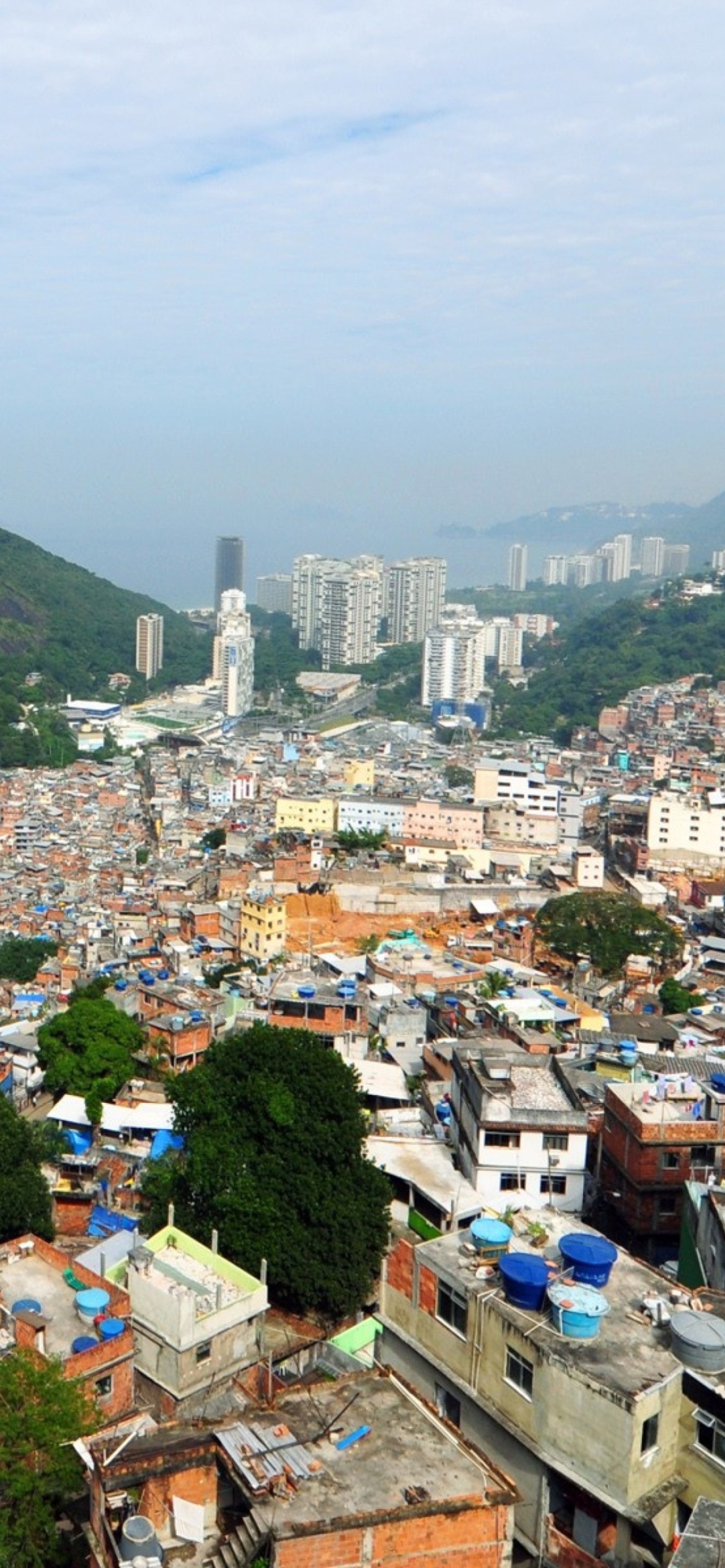 Fondo de pantalla Rio De Janeiro Slum 1170x2532