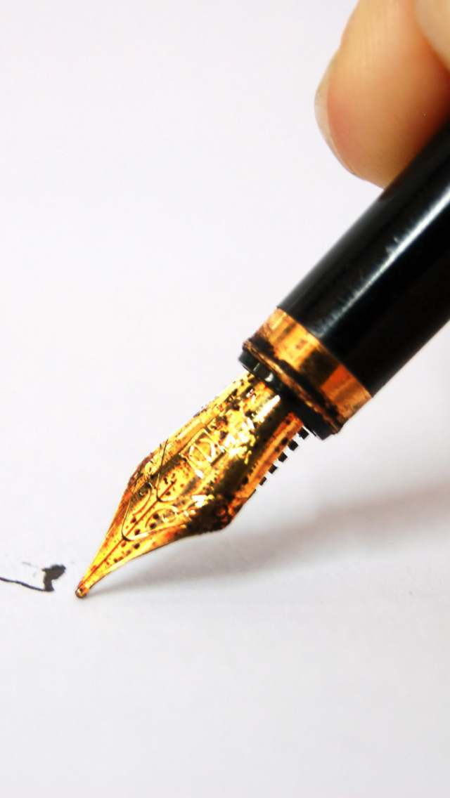 Обои Thoughtful Pen Writing 640x1136