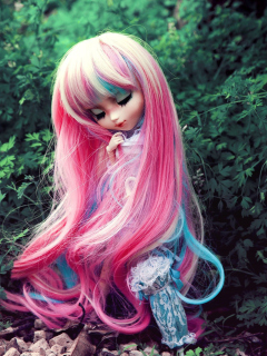 Fondo de pantalla Doll With Pink Hair 240x320