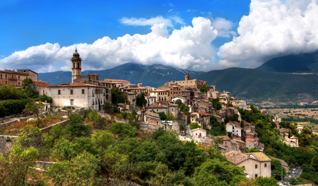 Sfondi Capestrano Comune in Abruzzo 1024x600