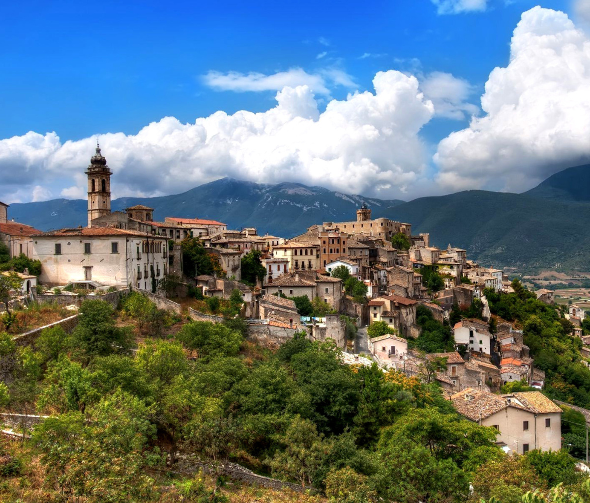 Fondo de pantalla Capestrano Comune in Abruzzo 1200x1024